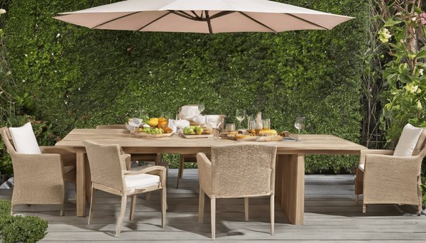 Créez votre espace extérieur avec une table et chaises de jardin